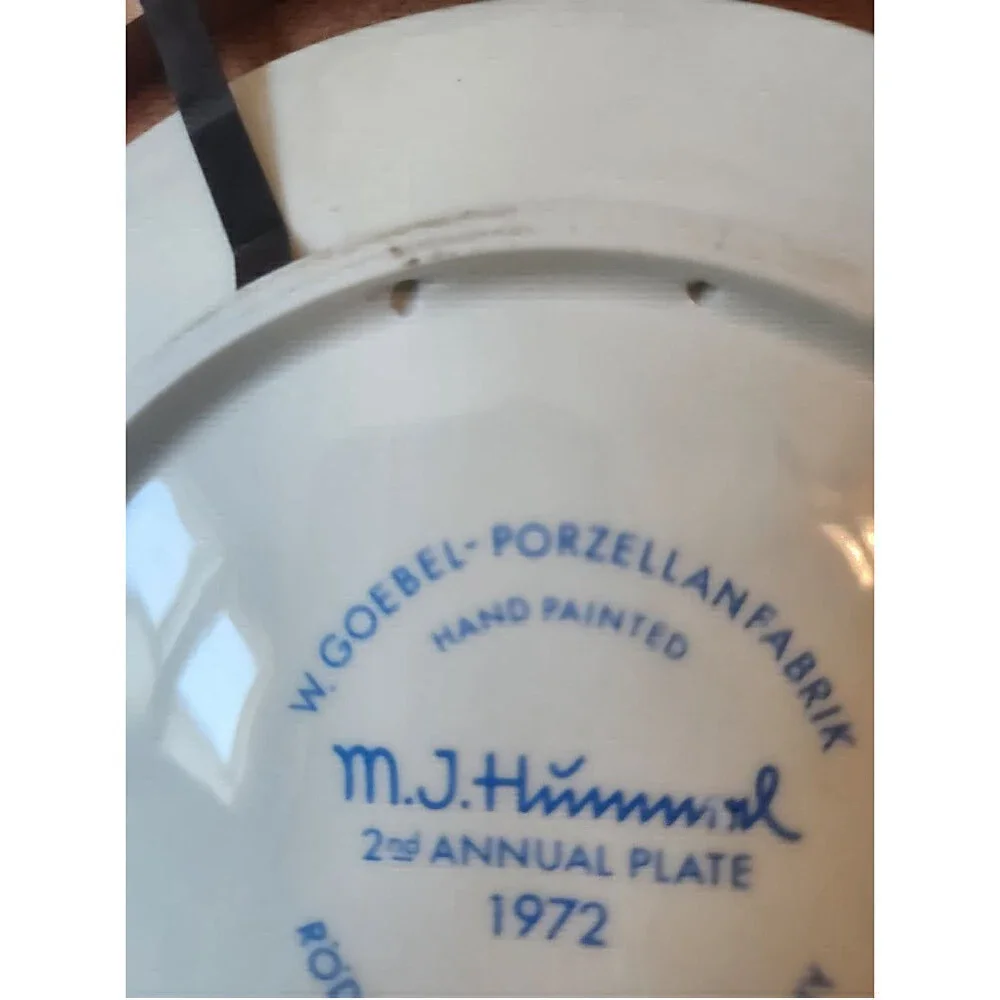 MJ Hummel 1972 2nd Annual Plate hand paint child ceramic plate and wooden frame